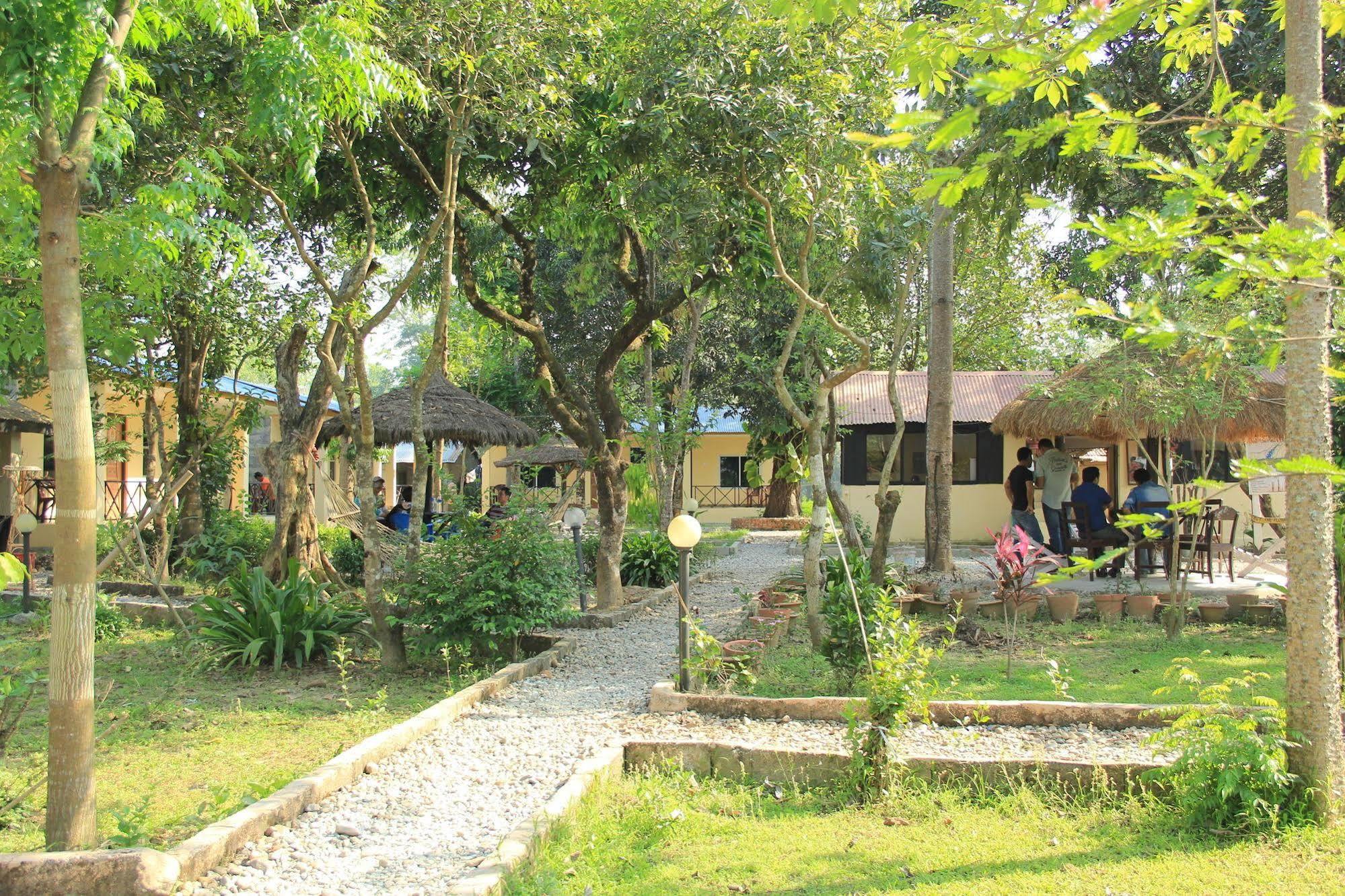 Chitwan Safari Camp & Lodge Sauraha Εξωτερικό φωτογραφία